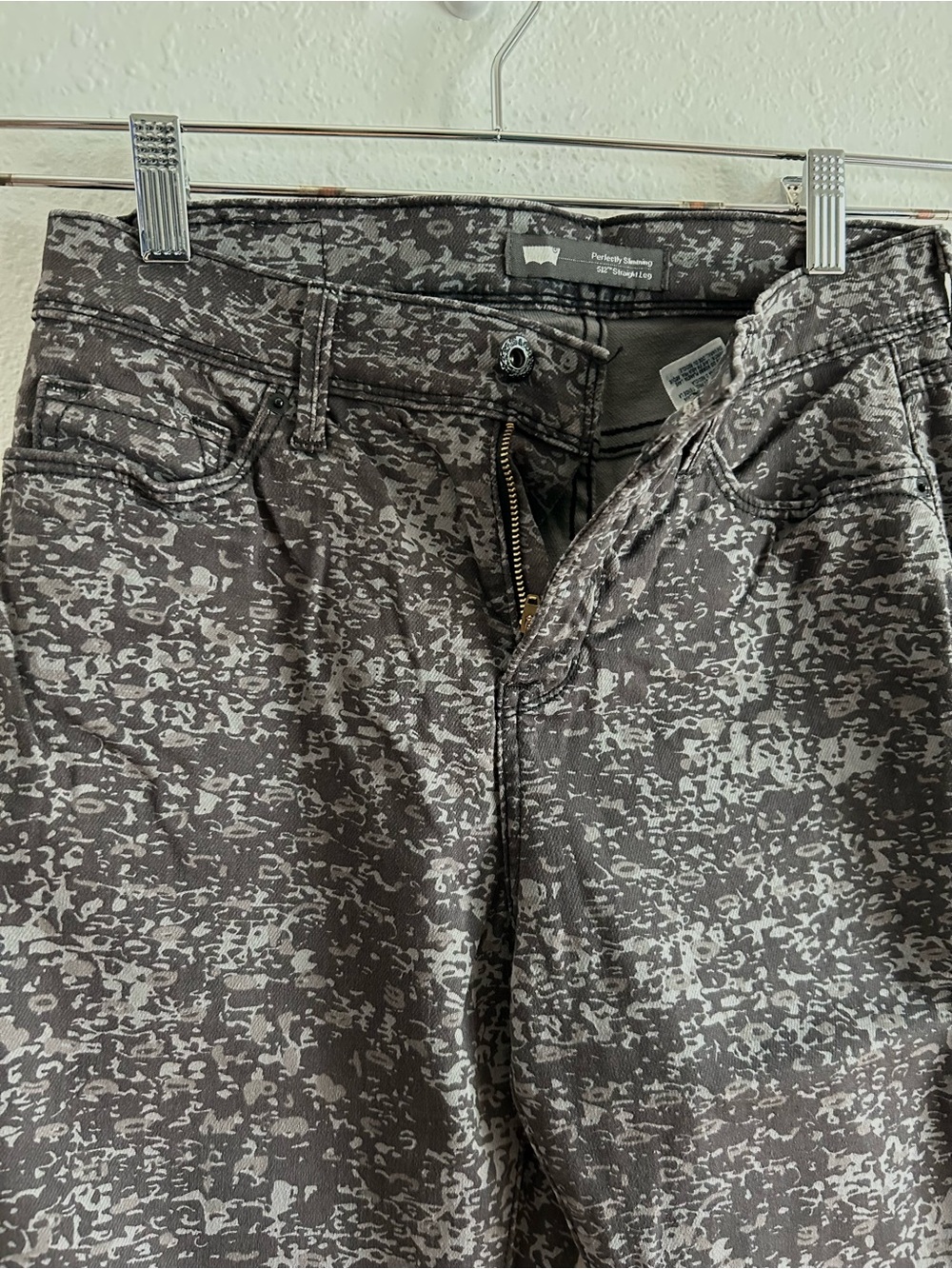 Levi's 512 Straight Leg Jeans Women's Size 27x32 Gray Denim Stretch Slimming - Picture 4 of 10